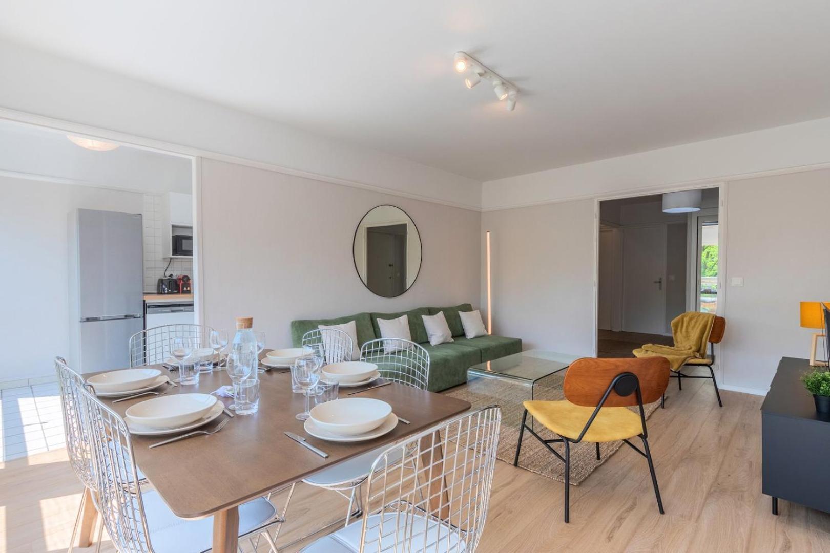 Spacious 3 Bedroom Apartment & Private Parking! Lambersart Екстериор снимка