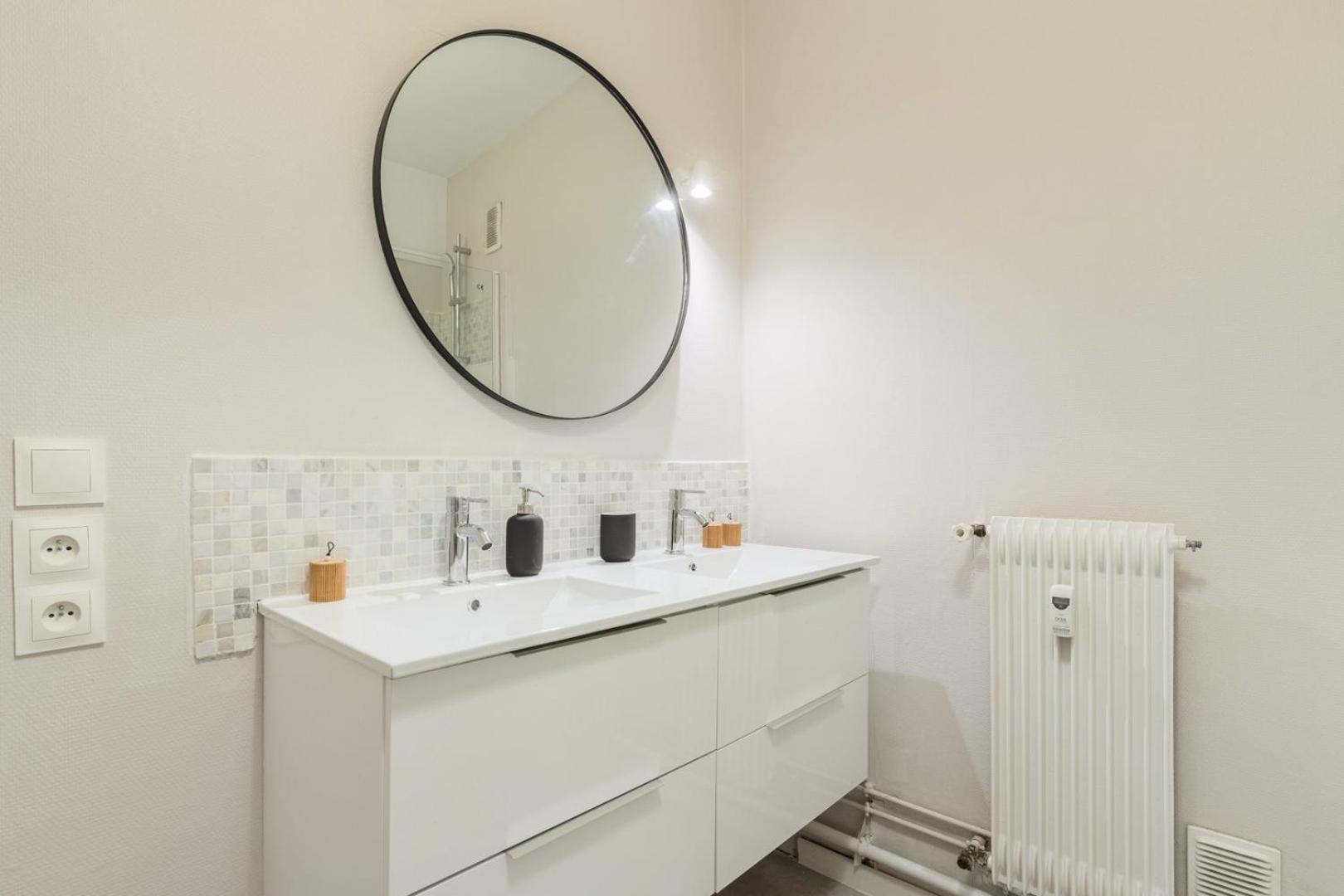 Spacious 3 Bedroom Apartment & Private Parking! Lambersart Екстериор снимка